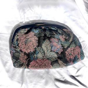 ☃️ Vintage Italian Floral Clutch